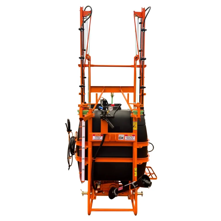 Pulverizador 600 litros com barras de 12 metros manuais